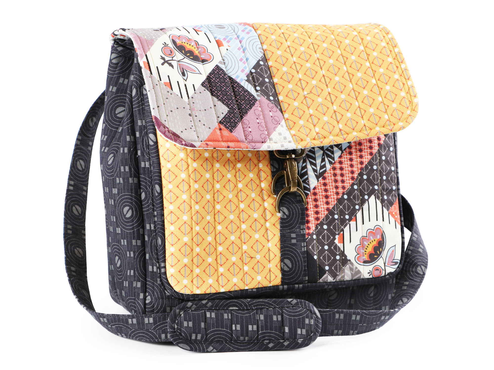 PBA295, Switchback pattern by ByAnnie,The bag measures 11"H x 11"W x 3½" D at top, 11"H x 11"W x 4½"D at bottom.